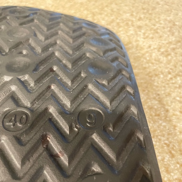 COPY - FRIENDS sliders, NEW W/O tag, size 9, excellent condition, never worn. - Picture 8 of 8